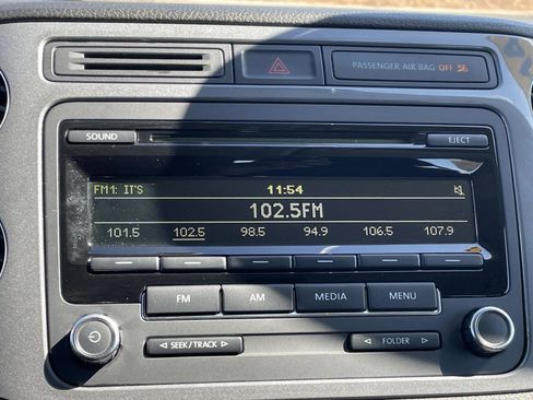 Used 2014 Volkswagen Tiguan S image 25