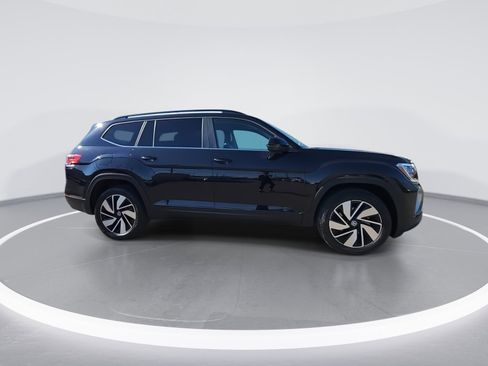 Used 2024 Volkswagen Atlas SE image 2