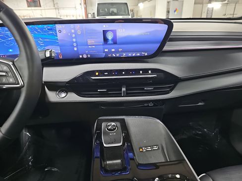 Used 2025 Buick Enclave Sport Touring w/ Super Cruise Package image 22