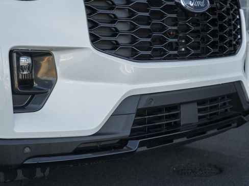 Used 2025 Ford Explorer ST-Line w/ ST-Line Street Pack image 13