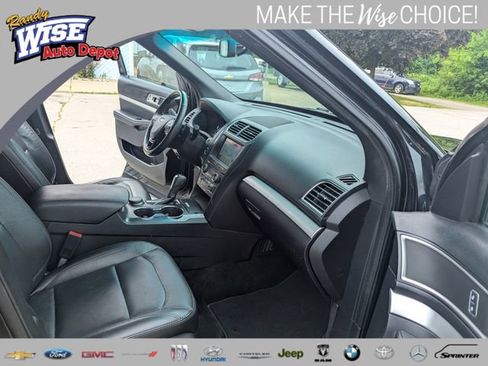 Used 2017 Ford Explorer XLT w/ Equipment Group 202A AWD/4WD image 23