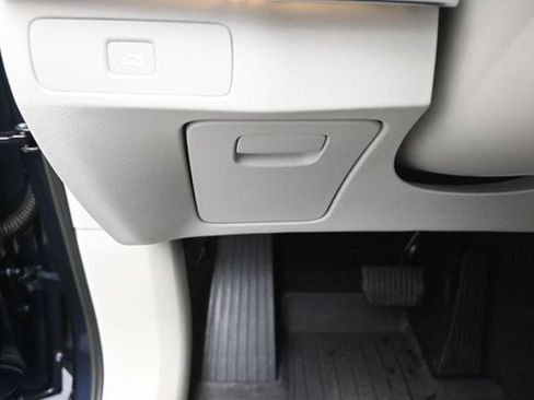 Certified 2023 Volvo XC90 B6 Plus w/ Protection Package Premier AWD/4WD image 16