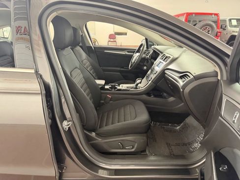 Used 2015 Ford Fusion SE FWD image 32
