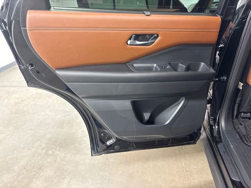 Used 2022 Nissan Pathfinder Platinum w/ Cargo Package image 39