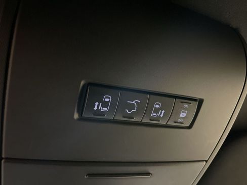 Used 2016 Dodge Grand Caravan SXT FWD image 29