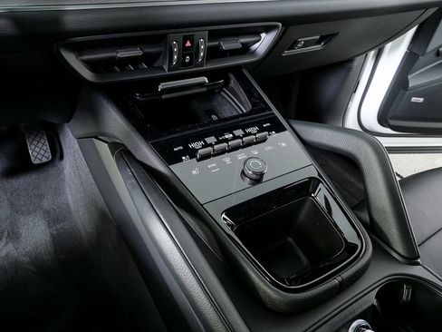 New 2026 Porsche Cayenne AWD image 18