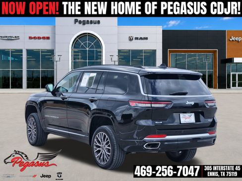 Used 2025 Jeep Grand Cherokee L Summit w/ Advanced Protech Group IV AWD/4WD image 4