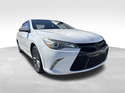 Used 2016 Toyota Camry SE FWD image 3