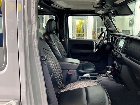Used 2022 Jeep Wrangler Unlimited Sahara image 11