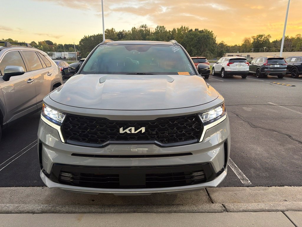 Used 2023 Kia Sorento SX AWD/4WD image 3