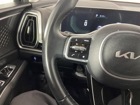 Used 2024 Kia Sorento S image 20