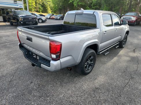 Used 2019 Toyota Tacoma TRD Sport AWD/4WD image 8