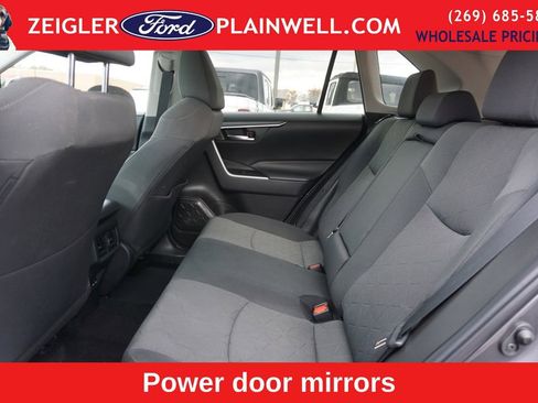 Used 2022 Toyota RAV4 XLE w/ Convenience Package image 12