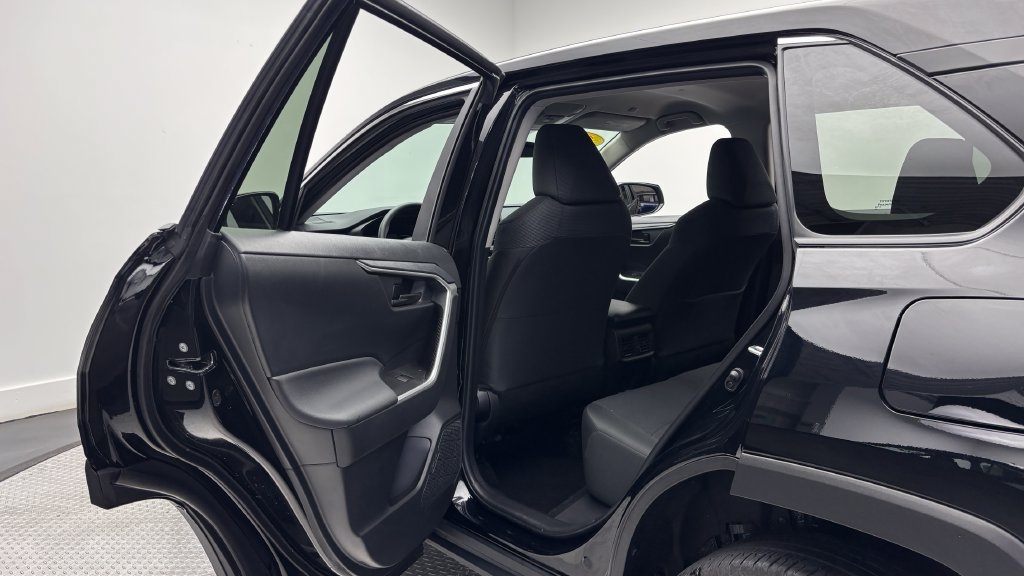 Certified 2025 Toyota RAV4 LE FWD image 29