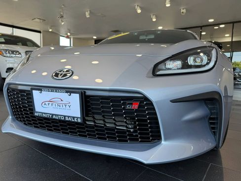 Used 2025 Toyota GR86 Premium w/ ALL Weather Mat Package (TMS) RWD image 9