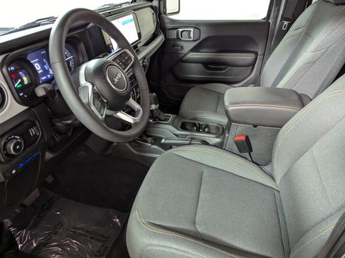 Used 2025 Jeep Wrangler Sahara AWD/4WD image 51