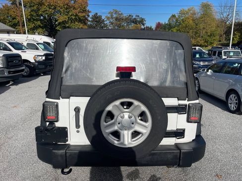 Used 2018 Jeep Wrangler Unlimited Sport w/ Connectivity Group AWD/4WD image 5