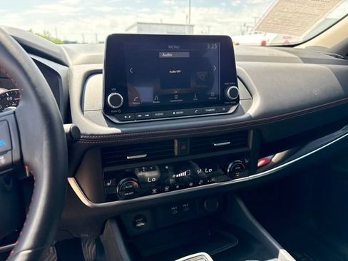 Used 2025 Nissan Rogue SV AWD/4WD image 16