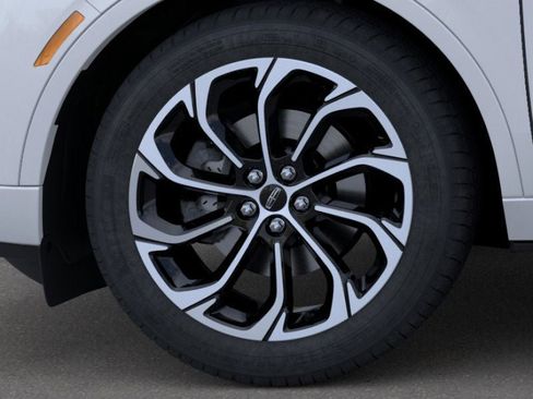 New 2025 Lincoln Nautilus Reserve image 19