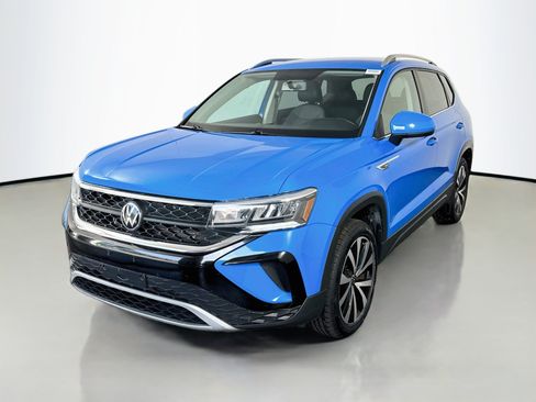 Used 2022 Volkswagen Taos SE FWD image 4
