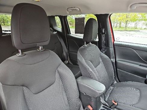 Used 2020 Jeep Renegade Altitude AWD/4WD image 12