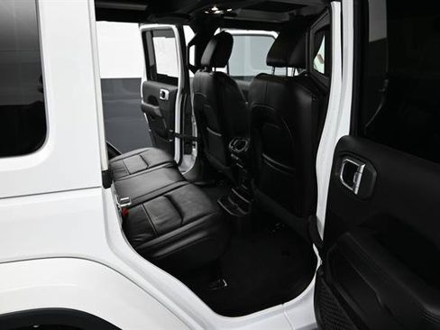 Used 2021 Jeep Wrangler Unlimited Sahara AWD/4WD image 13