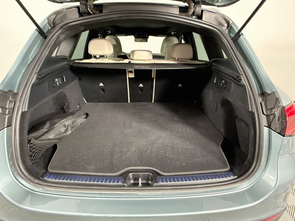 Used 2025 Mercedes-Benz GLC 350e 4MATIC image 18