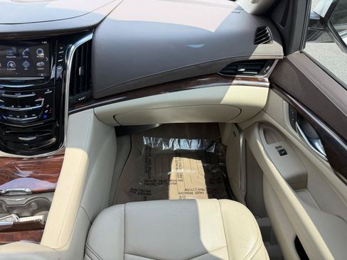 Used 2016 Cadillac Escalade ESV Luxury AWD/4WD image 31