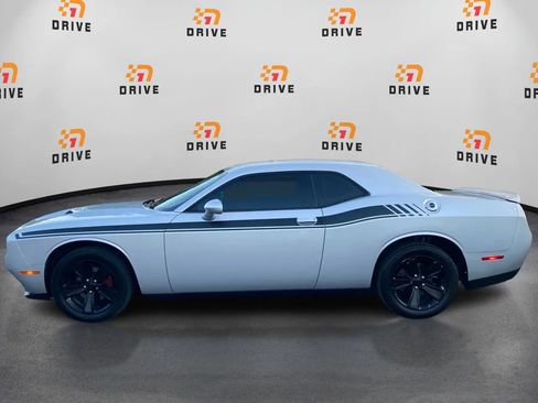 Used 2020 Dodge Challenger SXT RWD image 2