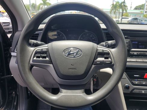 Used 2017 Hyundai Elantra SE image 15