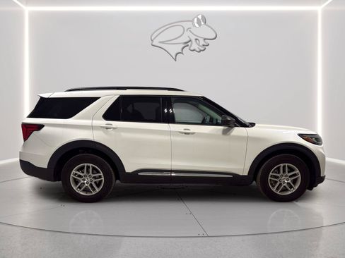 Used 2025 Ford Explorer Active AWD/4WD image 6
