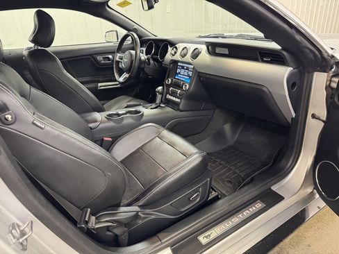 Used 2015 Ford Mustang Premium image 22