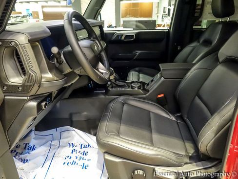 New 2025 Ford Bronco Badlands image 9