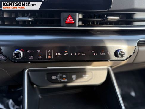 Used 2025 Kia Carnival image 29