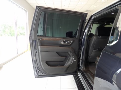 Used 2023 Chevrolet Suburban High Country AWD/4WD image 23