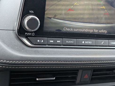 Used 2023 Nissan Rogue SV image 15