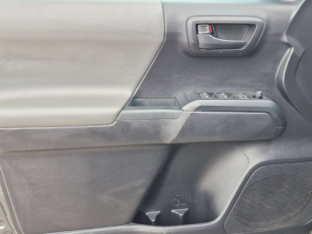 Used 2020 Toyota Tacoma SR AWD/4WD image 13