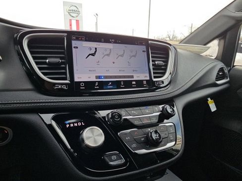 New 2026 Chrysler Pacifica Select image 34