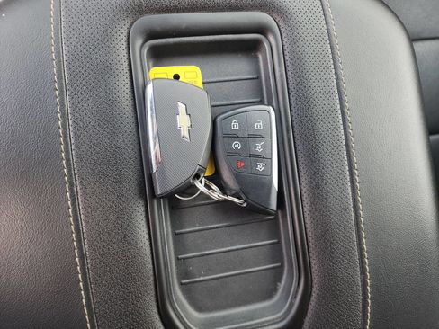 Used 2023 Chevrolet Suburban Premier image 31