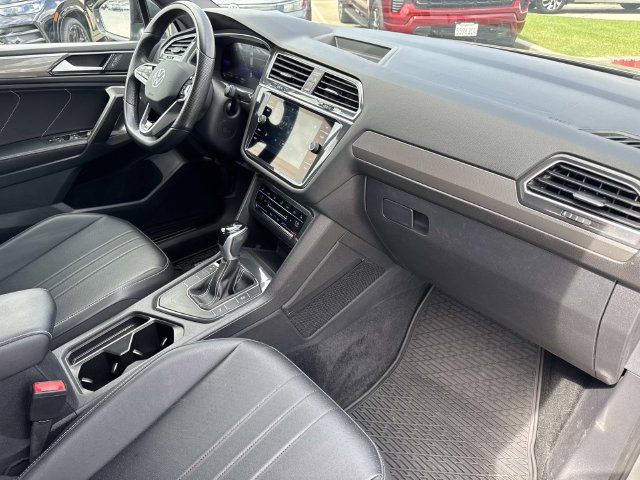 Certified 2023 Volkswagen Tiguan SE R-Line FWD image 29