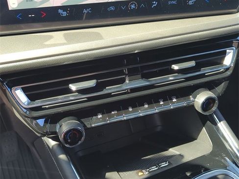 New 2026 Chevrolet Traverse LT w/ Sun and Wheel Package image 18