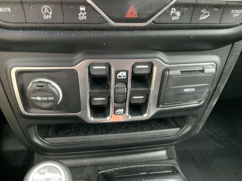 Used 2020 Jeep Wrangler Unlimited Sahara AWD/4WD image 43