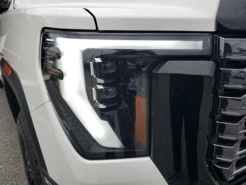 Used 2025 GMC Sierra 3500 Denali Ultimate AWD/4WD image 10