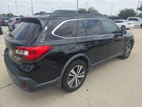 Used 2018 Subaru Outback 3.6R Limited AWD/4WD image 3