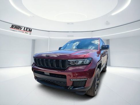 New 2025 Jeep Grand Cherokee L Limited w/ Black Appearance Package RWD image 6