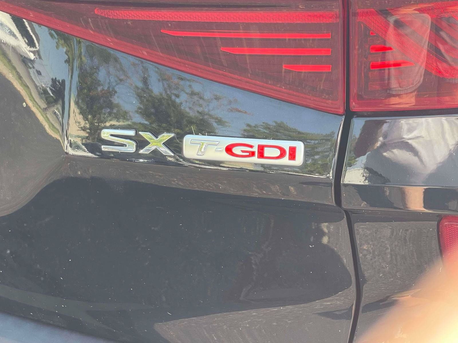 Used 2021 Kia Seltos SX w/ SX Sunroof Package AWD/4WD image 7
