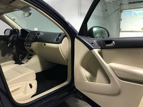 Used 2015 Volkswagen Tiguan SE FWD image 12