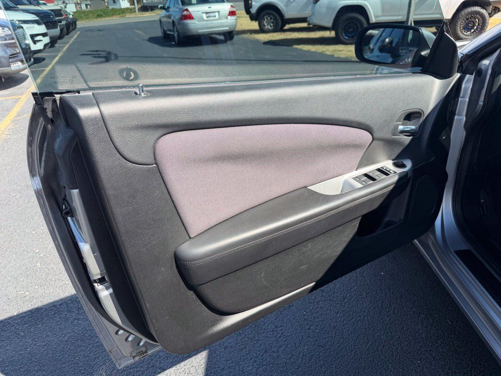 Used 2013 Chrysler 200 Touring FWD image 10