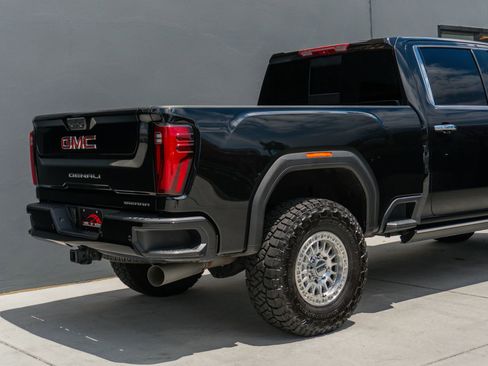 Used 2025 GMC Sierra 2500 Denali w/ Denali Reserve Package AWD/4WD image 39