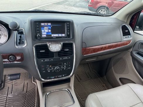 Used 2014 Chrysler Town & Country Touring-L w/ Driver Convenience Group FWD image 28
